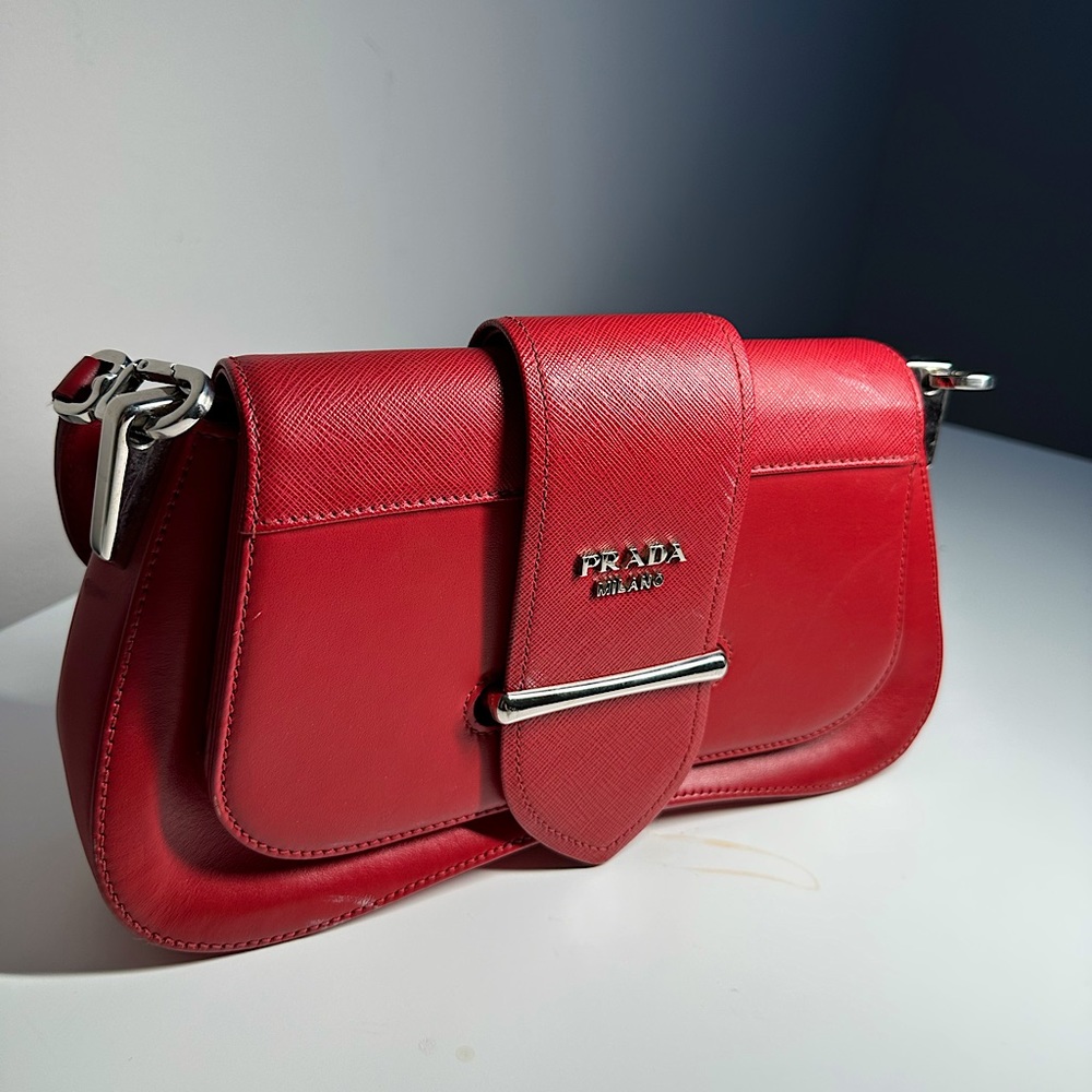 Prada
Sidonie shoulder red bag